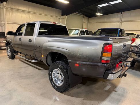 Used 2005 Chevrolet Silverado 3500 LT w/ Heavy-Duty Power Package AWD/4WD image 2