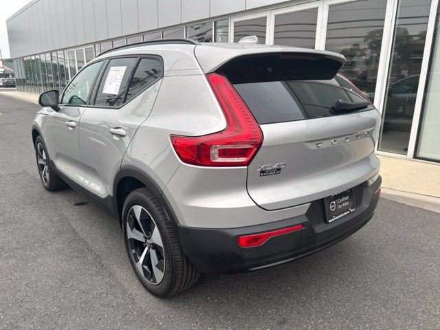 Certified 2025 Volvo XC40 B5 Plus AWD/4WD image 3