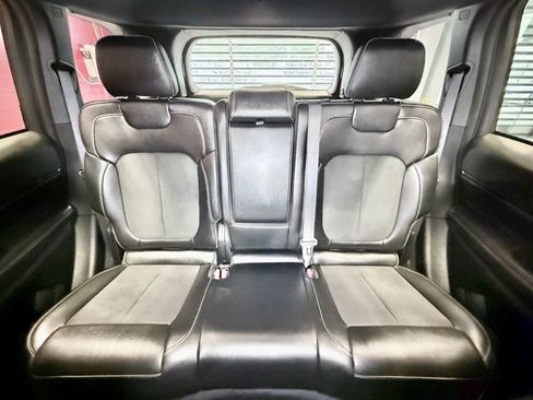 Used 2023 Jeep Grand Cherokee Altitude AWD/4WD image 30