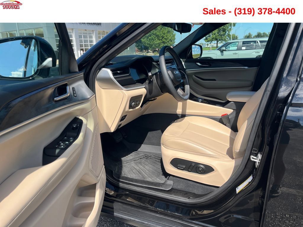 Used 2024 Jeep Grand Cherokee L Limited AWD/4WD image 10