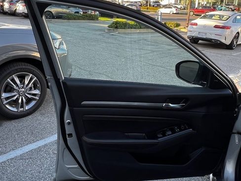 Used 2023 Nissan Altima 2.5 SR image 13