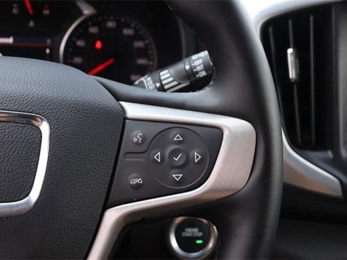 Used 2024 GMC Terrain SLT image 13