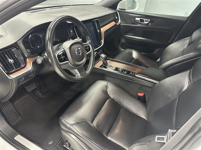 Used 2019 Volvo S60 T6 Momentum w/ Premium Package AWD/4WD image 2