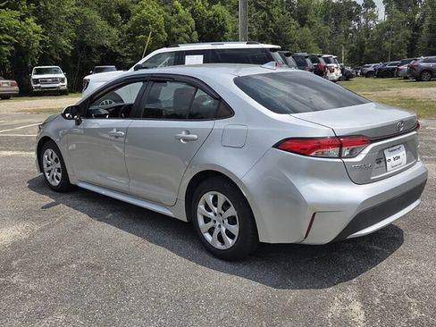 Used 2022 Toyota Corolla LE FWD image 9