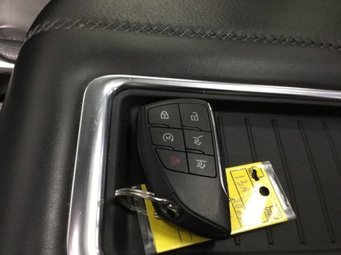 Used 2022 GMC Yukon XL Denali w/ Denali Premium Package AWD/4WD image 11