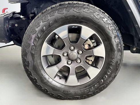 Used 2018 Jeep Wrangler Unlimited Sahara w/ Cold Weather Group AWD/4WD image 35