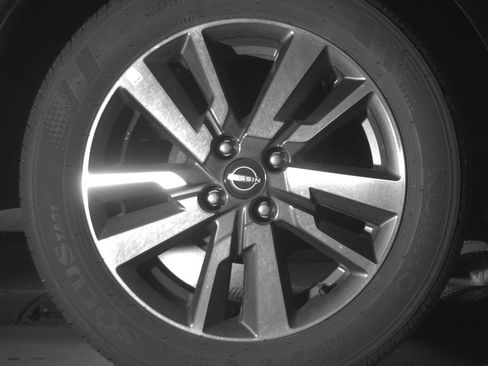 Used 2025 Nissan Versa SV FWD image 15