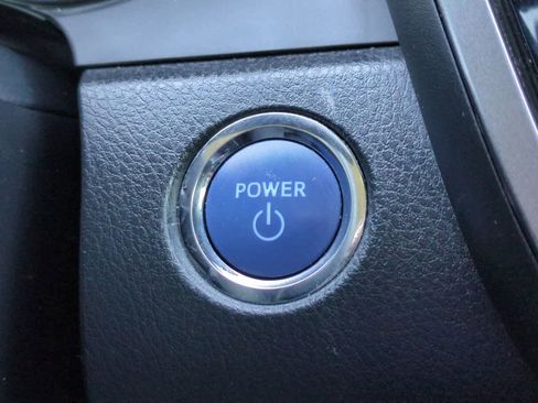 Certified 2020 Toyota Camry SE image 25