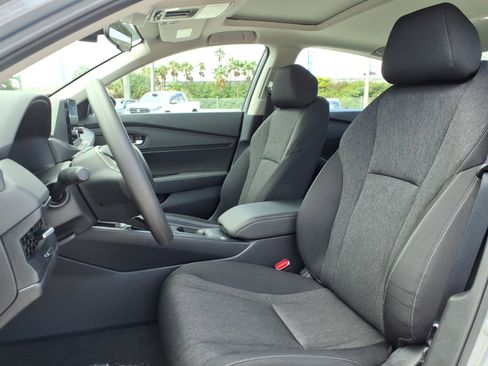 Certified 2025 Honda Accord SE image 5