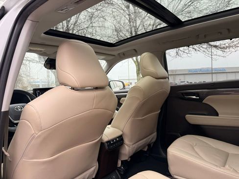 Used 2022 Toyota Highlander Platinum image 39