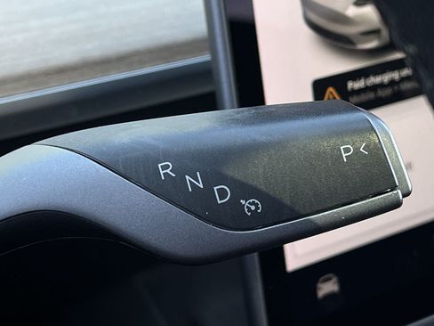 Used 2021 Tesla Model Y Long Range AWD/4WD image 16