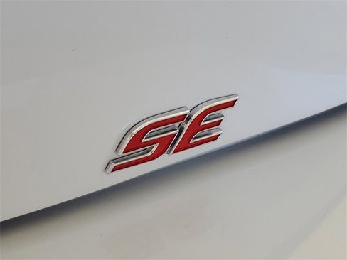 Used 2025 Toyota Corolla SE image 10