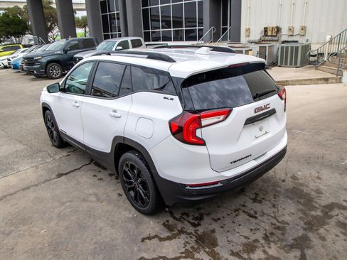 Used 2022 GMC Terrain SLE w/ Driver Convenience Package image 9