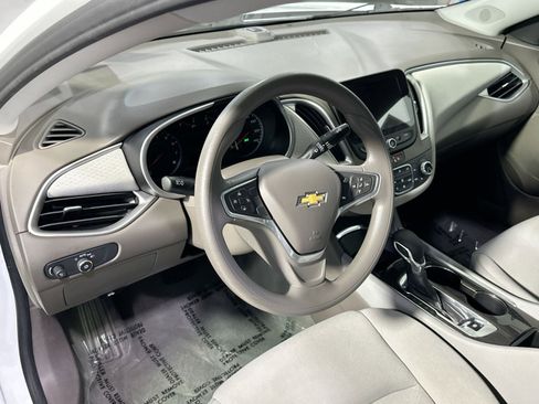 Used 2022 Chevrolet Malibu LT image 19
