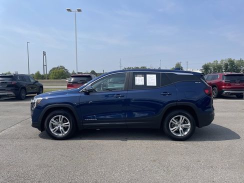 Used 2023 GMC Terrain SLE image 4