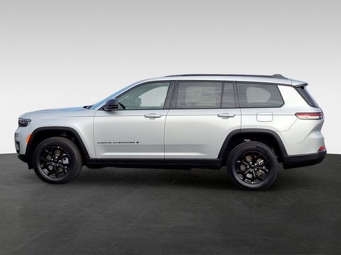New 2025 Jeep Grand Cherokee L Altitude image 7
