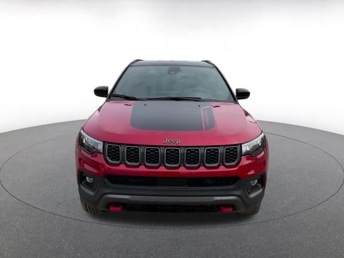 Used 2025 Jeep Compass Trailhawk image 4