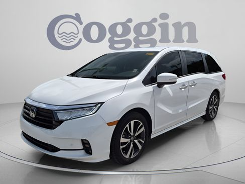Certified 2024 Honda Odyssey Touring image 2