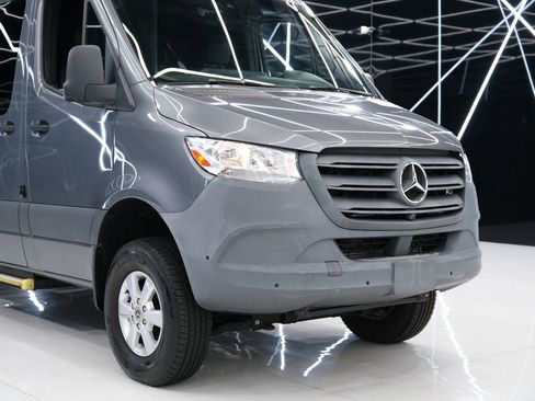 Used 2021 Mercedes-Benz Sprinter 2500 image 5