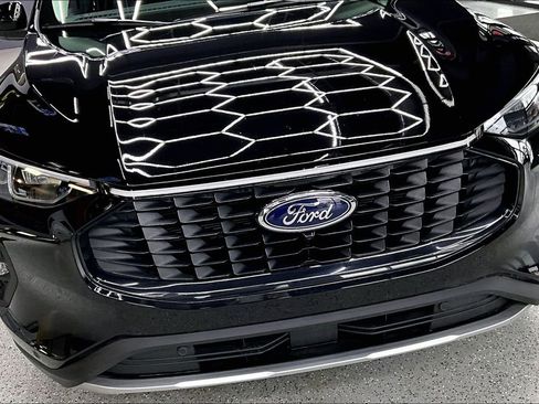 Used 2025 Ford Escape SE w/ PHEV Premium Package image 32