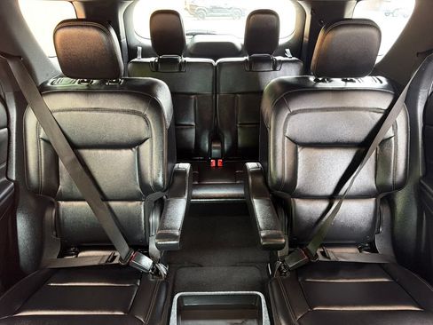 Used 2020 Ford Explorer XLT w/ Equipment Group 202A RWD image 28