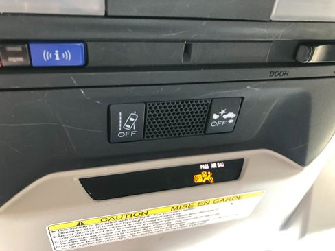 Used 2018 Subaru Crosstrek 2.0i Premium w/ Eyesight System image 25