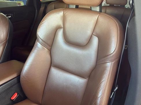 Used 2018 Volvo XC60 T5 Momentum w/ Vision Package image 20