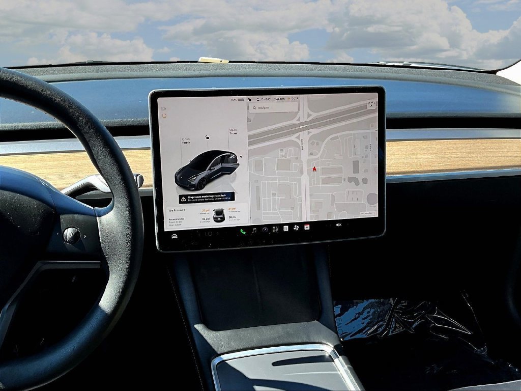Used 2023 Tesla Model 3 Standard Range RWD image 9