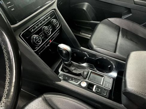 Used 2018 Volkswagen Atlas SEL FWD image 16