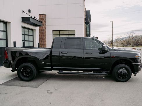 Used 2025 RAM 3500 Laramie image 10