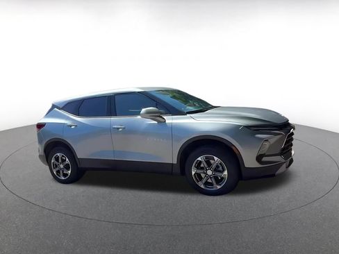 Used 2025 Chevrolet Blazer LT FWD image 2