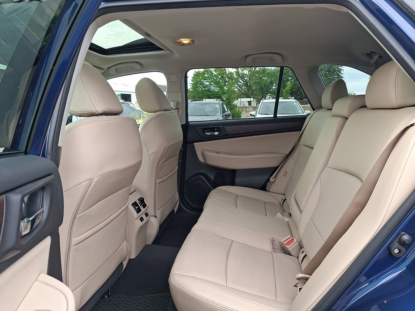 Used 2017 Subaru Outback 2.5i Limited AWD/4WD image 11