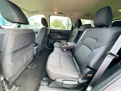 Used 2025 Nissan Pathfinder SV image 23