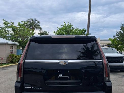 Used 2016 Cadillac Escalade 2WD image 7