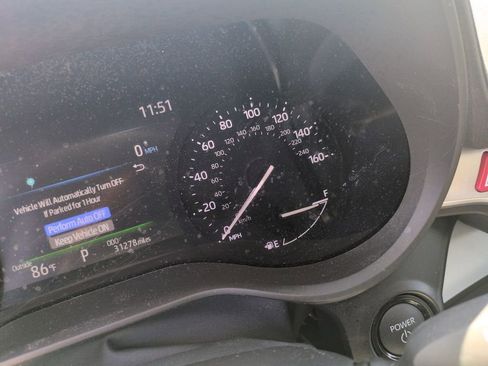 Used 2025 Toyota Sienna LE w/ LE Plus Package FWD image 21