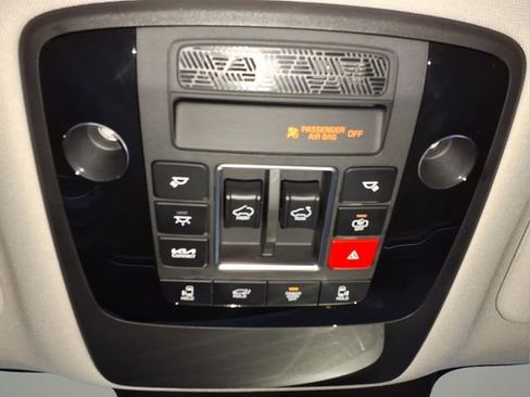 Used 2025 Kia Carnival SX Prestige image 22