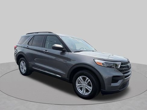 Used 2024 Ford Explorer XLT AWD/4WD image 40