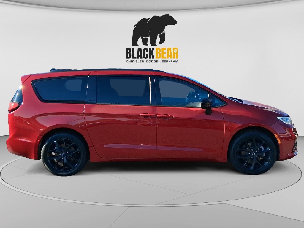 New 2026 Chrysler Pacifica Select w/ S Appearance Package AWD/4WD image 2