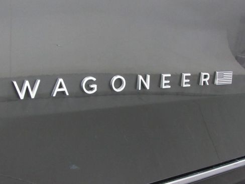 Used 2023 Jeep Wagoneer L Series III w/ Premium Group I AWD/4WD image 34
