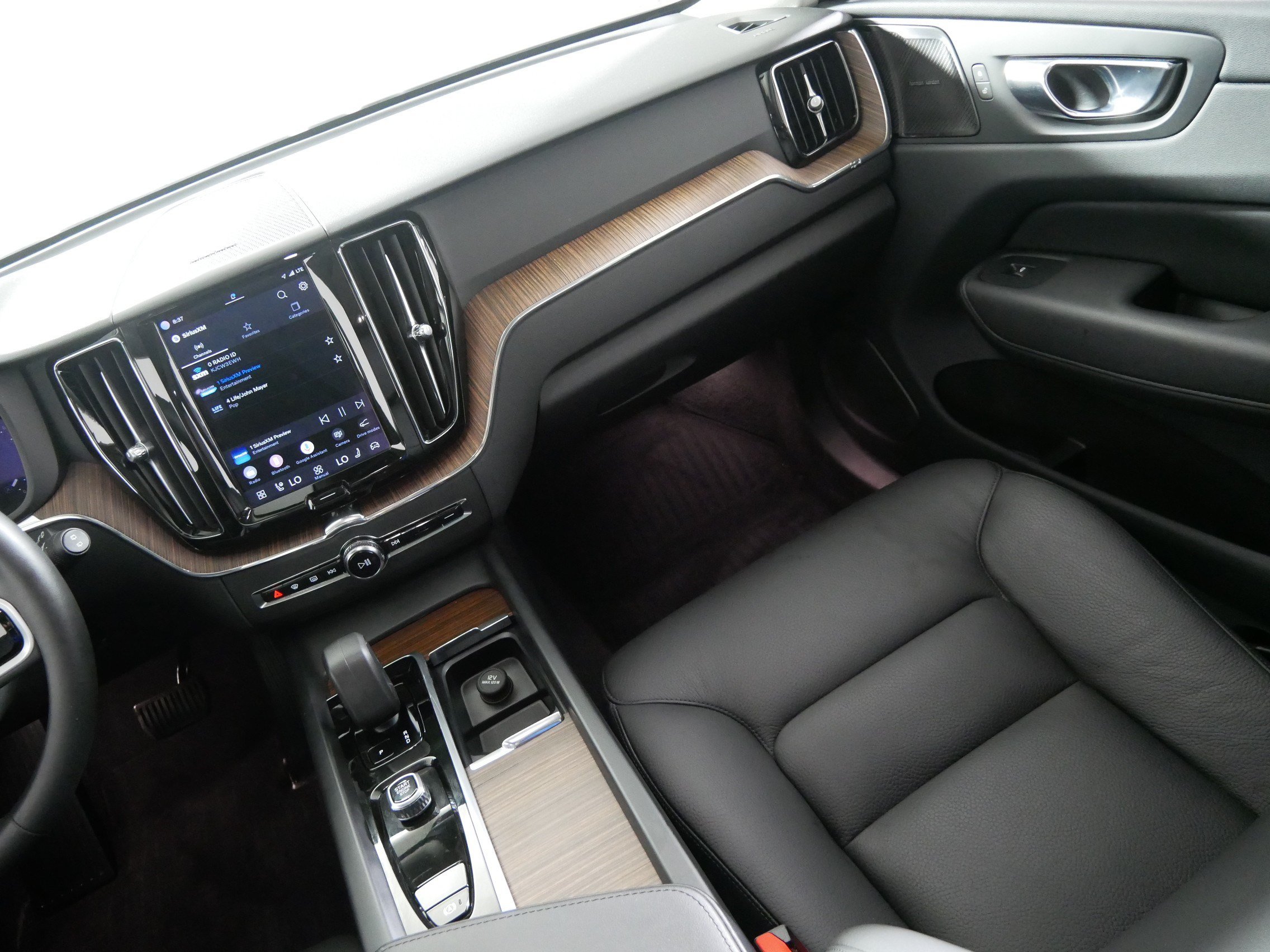 Used 2023 Volvo XC60 B5 Plus w/ Climate Package AWD/4WD image 11