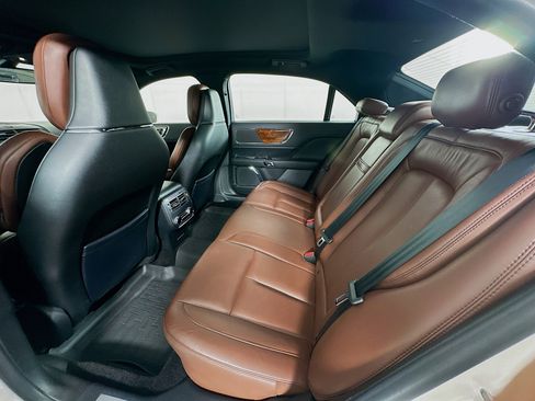 Used 2017 Lincoln Continental Reserve FWD image 28