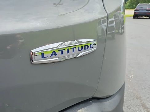 Used 2020 Jeep Renegade Latitude FWD image 25