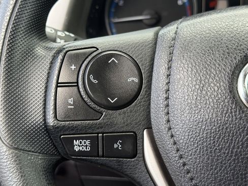 Used 2018 Toyota RAV4 LE image 21