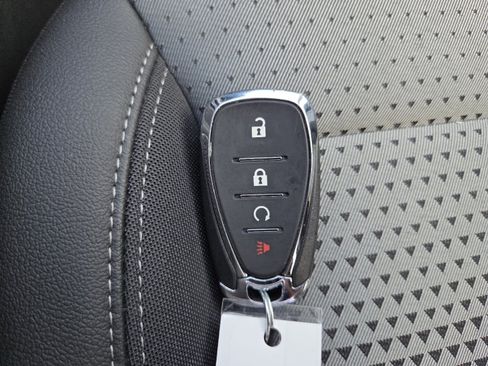 Used 2025 Chevrolet Trax LT FWD image 35