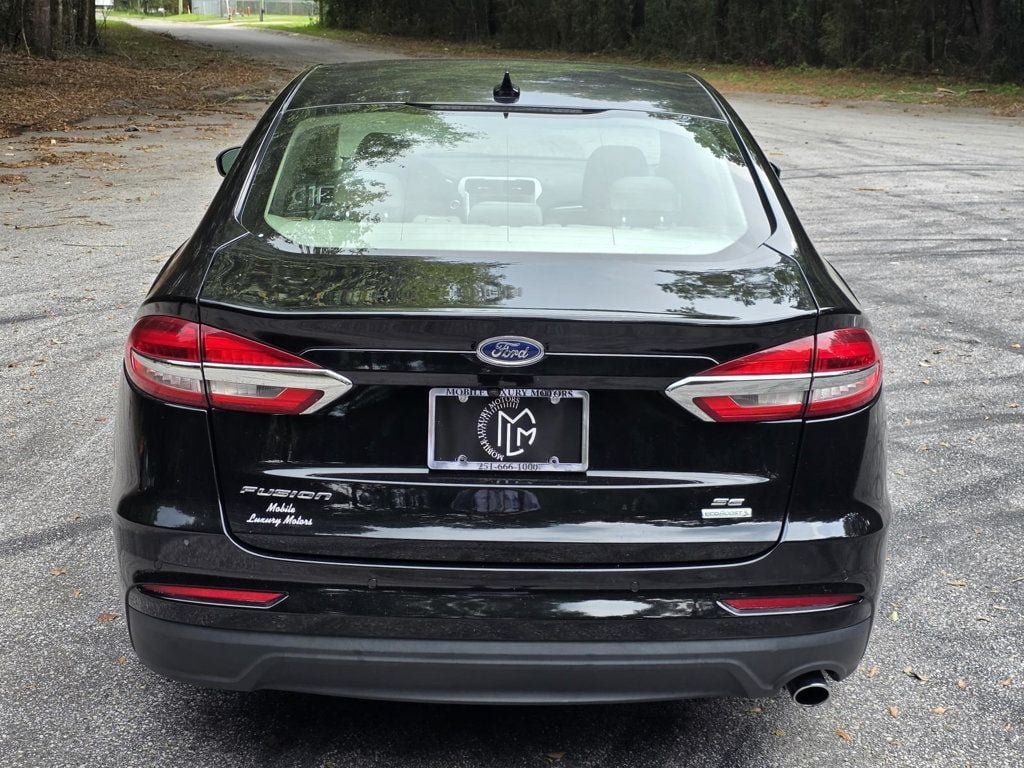 Used 2020 Ford Fusion SE FWD image 3
