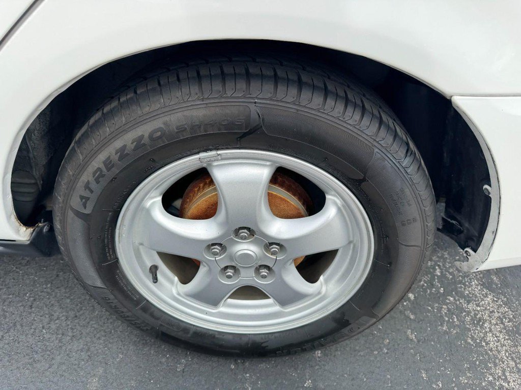 Used 2004 Ford Taurus SE FWD image 7