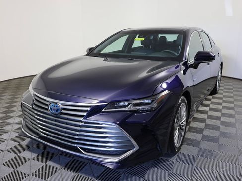 Used 2021 Toyota Avalon Limited FWD image 1