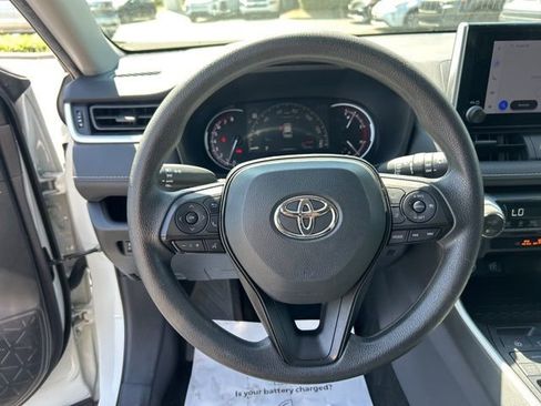 Used 2024 Toyota RAV4 XLE AWD/4WD image 21