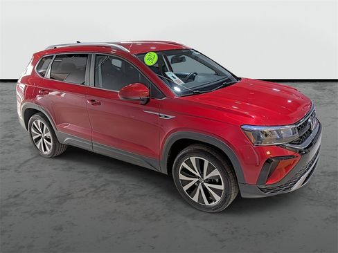 Used 2022 Volkswagen Taos SE image 5