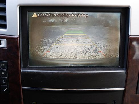 Used 2012 Cadillac Escalade Luxury image 32